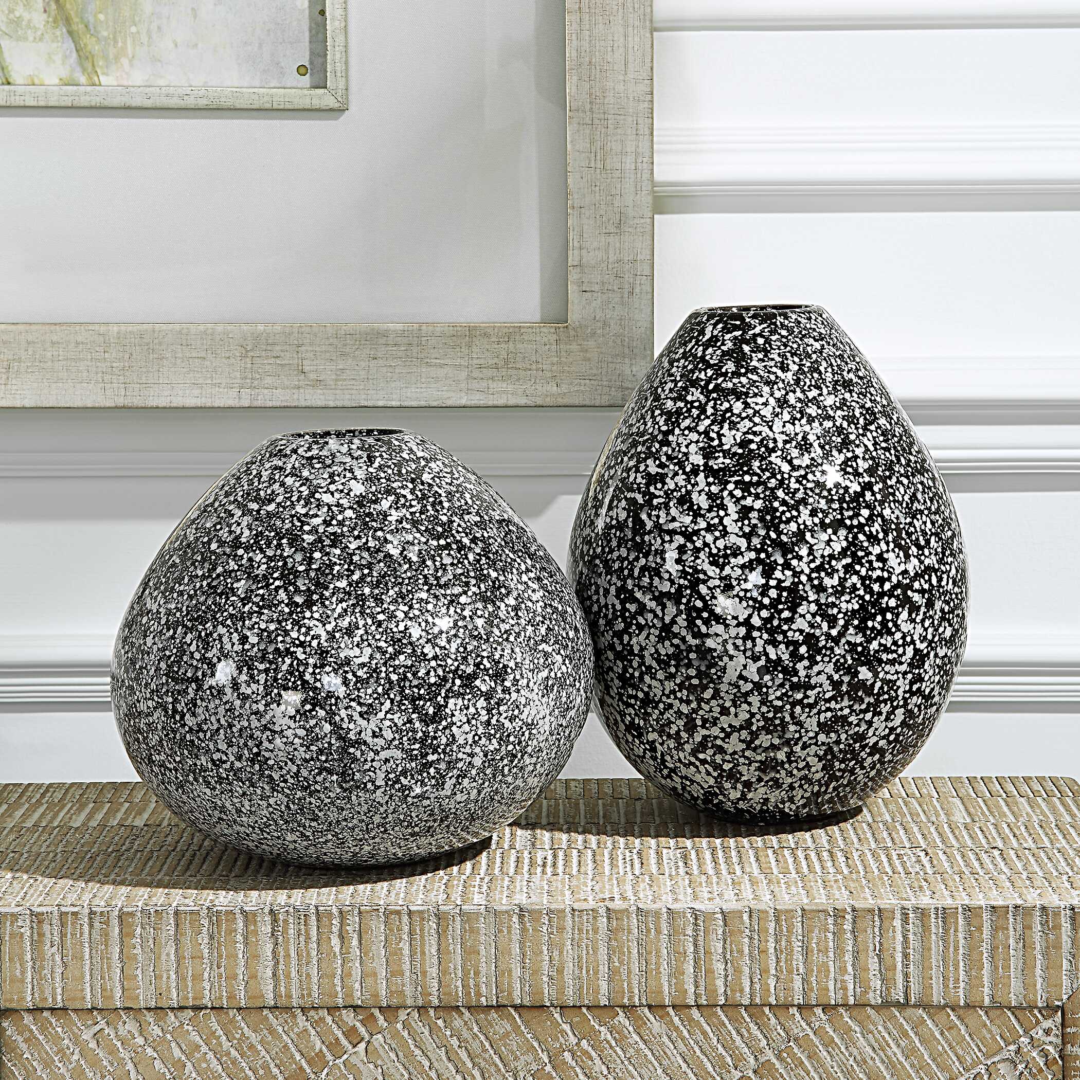 Cosmic Black & White Vases Set/2