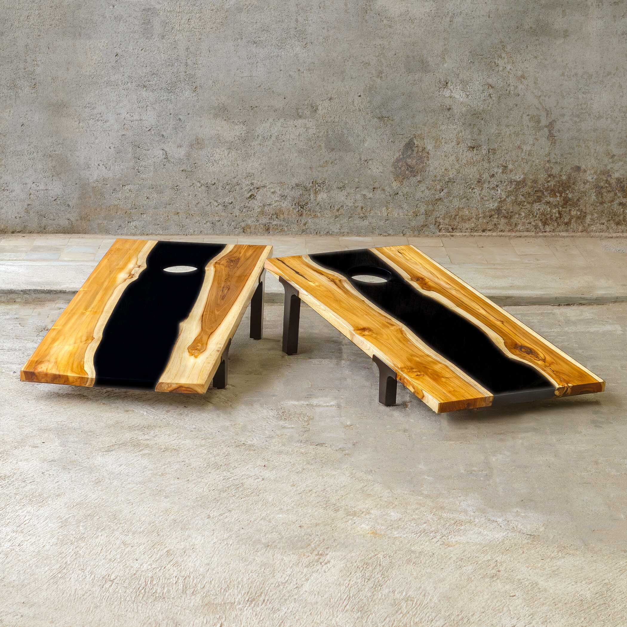 Clearwood Black Cornhole Game Set/2