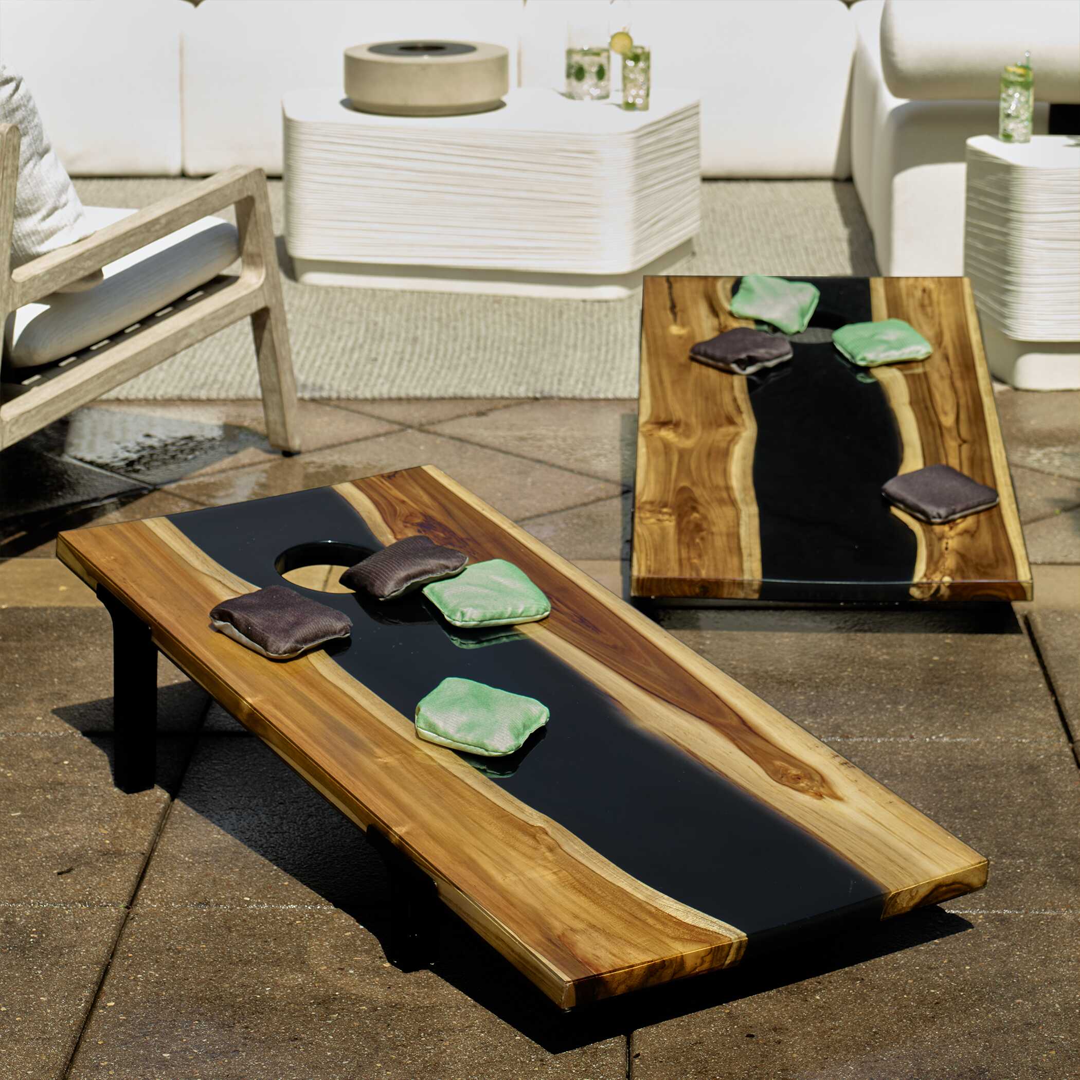 Clearwood Black Cornhole Game Set/2